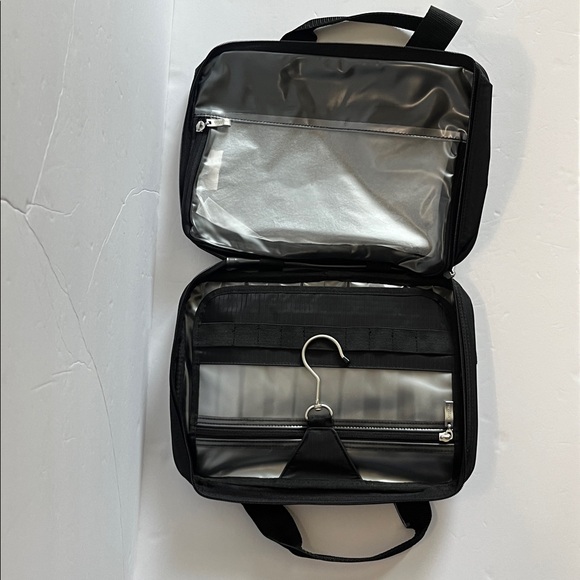 NWT BAGGALLINI “complete cosmetic” case - Picture 6 of 13